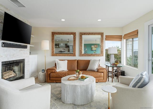 579 Hygeia Ave, Encinitas CA: https://media.crmls.org/mediaz/d88a24d1-f196-49bc-9931-63b913987561.jpg