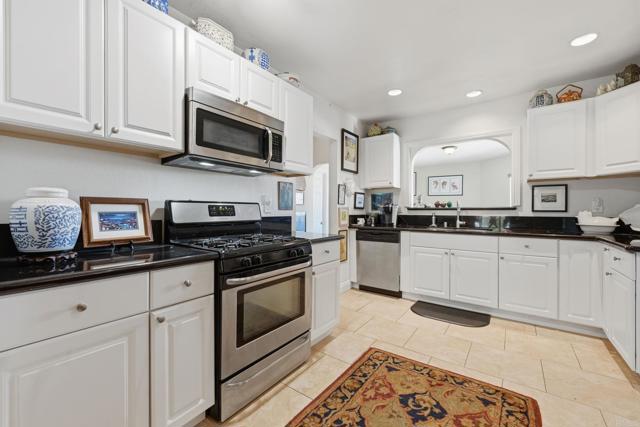 Detail Gallery Image 3 of 41 For 10 Fifth Avenue, Chula Vista,  CA 91910 - 4 Beds | 2 Baths