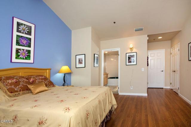 202 S Holliston Avenue, Pasadena CA: https://media.crmls.org/mediaz/d88a9c5e-5fad-4abd-81ee-07a9837bd073.jpg