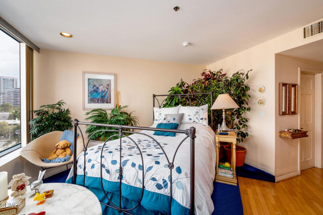 Detail Gallery Image 9 of 33 For 10724 Wilshire Bld #607,  Los Angeles,  CA 90024 - 3 Beds | 4 Baths