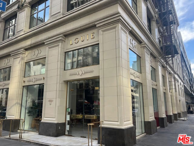 1130 S Flower Street, Los Angeles CA: https://media.crmls.org/mediaz/d88ad5eb-89e8-48aa-b1f0-37d5eb01e0f6.jpg