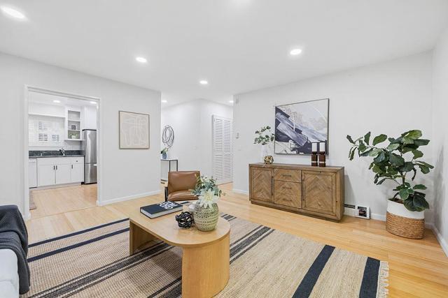 4096 17th Street, San Francisco CA: https://media.crmls.org/mediaz/d88ae08c-f703-4d57-b5c8-5f3caf113173.jpg