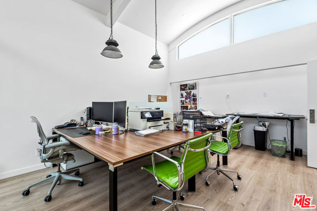 4801 La Villa Marina, Marina del Rey CA: https://media.crmls.org/mediaz/d88b1ea8-17ee-4d97-b24c-212914761791.jpg