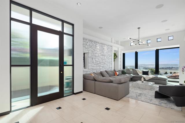 3515 Union St, San Diego CA: https://media.crmls.org/mediaz/d88bb57d-ed98-4612-baf4-944d33d8282a.jpg