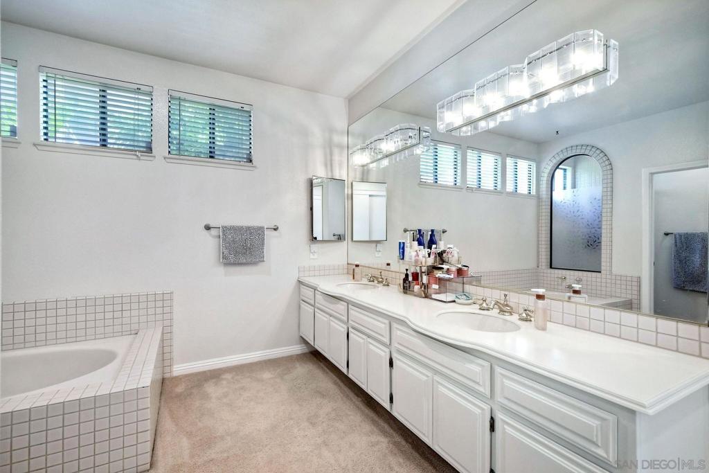17586 Bocage Point - photo 20