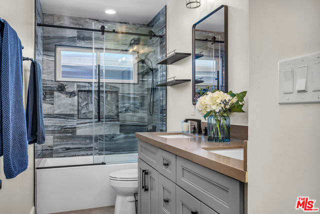 420 S Broadway, Redondo Beach CA: https://media.crmls.org/mediaz/d88cc3a1-2149-4097-89a5-2f7a52bc9abc.jpg