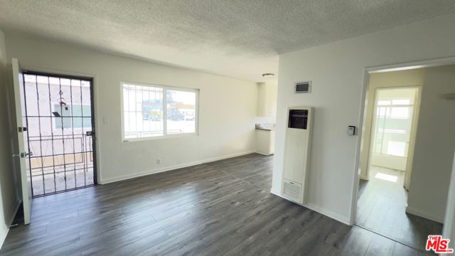 975 S Kingsley Drive, Los Angeles CA: https://media.crmls.org/mediaz/d88cc6b5-a6db-4b03-8bb6-85349753ad98.jpg