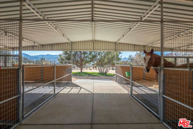 29433 Highway 33 Highway, Maricopa CA: https://media.crmls.org/mediaz/d88dec59-2b23-49b4-b169-c78e200d815a.jpg