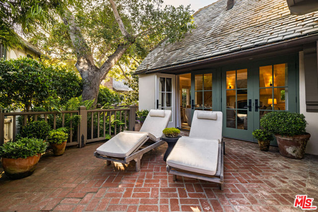 1479 Bonnymede Drive, Santa Barbara CA: https://media.crmls.org/mediaz/d88dfeeb-4682-4010-bcc0-33d5c4a022c2.jpg
