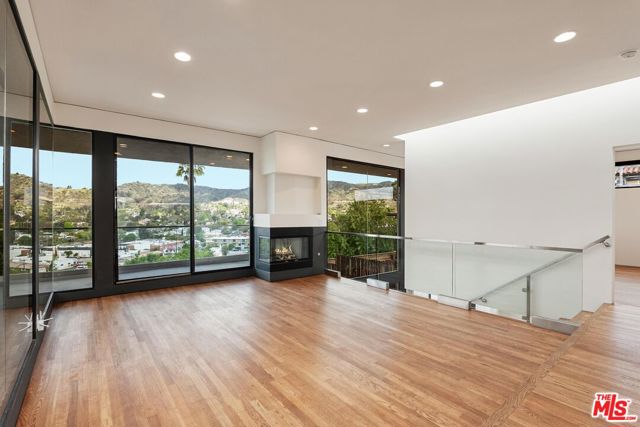 1325 Linda Rosa Avenue, Los Angeles CA: https://media.crmls.org/mediaz/d88e719e-e4a5-4ac1-9f0c-3030f7d0ca93.jpg