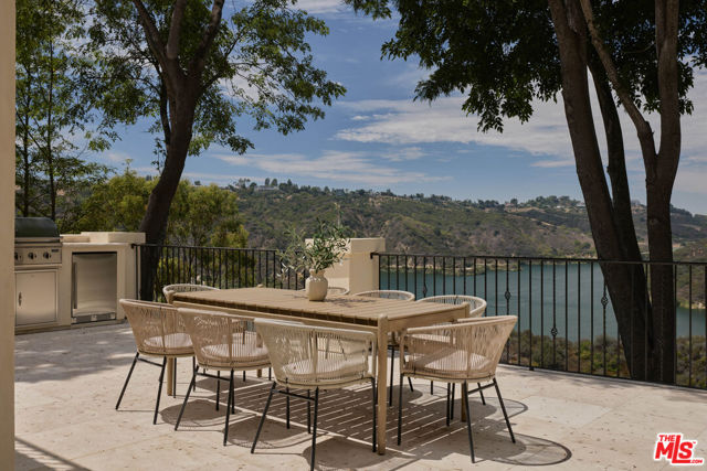 6 Bed Home for Sale in Los Angeles, California