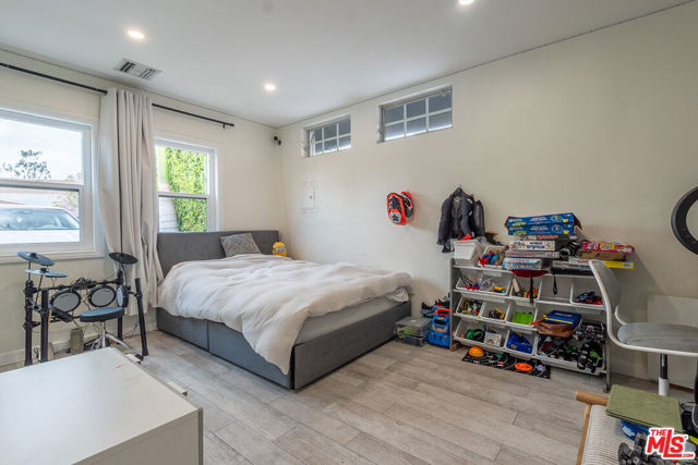 12322 Sylvan Street, North Hollywood CA: https://media.crmls.org/mediaz/d88ed70c-ff7f-4eec-88ac-36a01c2334b2.jpg