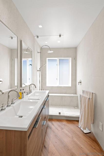 8121 Camino Del Sol, La Jolla CA: https://media.crmls.org/mediaz/d88f733d-f9dd-467a-85ea-e37d7cd2c53c.jpg