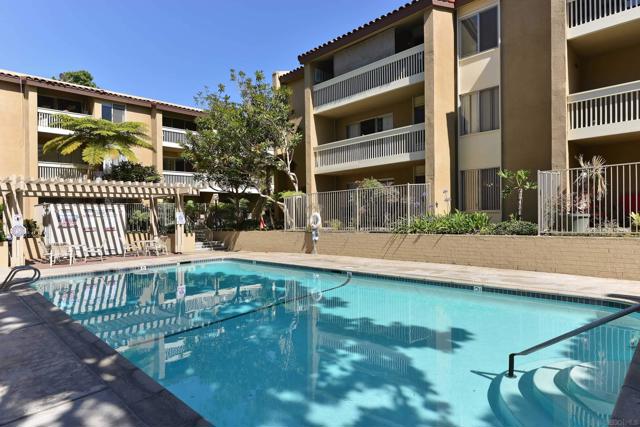 1885 Diamond St, San Diego CA: https://media.crmls.org/mediaz/d89092a6-190c-468d-9837-19e324686337.jpg