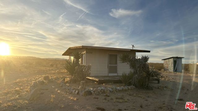 5170 Dusty Mile Road, Landers CA: https://media.crmls.org/mediaz/d890d7d6-8192-4719-87c1-78dc5253e35a.jpg