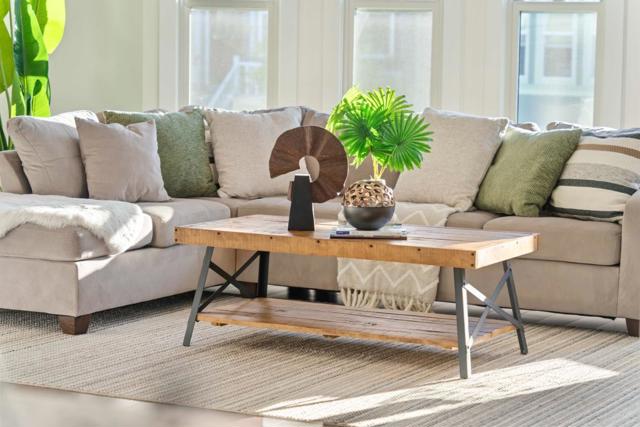 42 Farragut, San Francisco CA: https://media.crmls.org/mediaz/d8915f17-d391-4cbc-a148-d2cdb35c1399.jpg