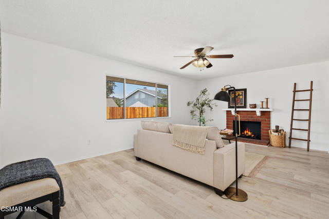 951 Tapies Court, Newbury Park CA: https://media.crmls.org/mediaz/d891ea07-7151-4ef7-8fe2-b58bc218399f.jpg