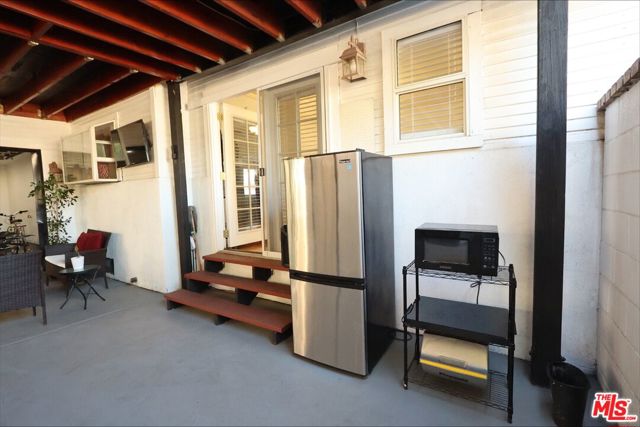 1855 Corinne Avenue, Long Beach CA: https://media.crmls.org/mediaz/d892c8b3-fd24-4155-92bf-9006b05a8db6.jpg