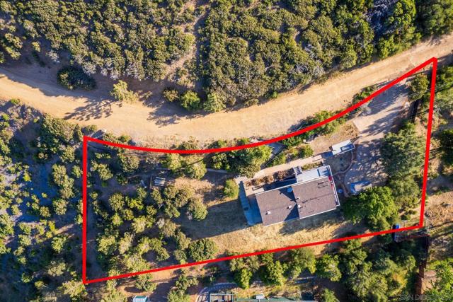 555 Manzanita Dr, Julian CA: https://media.crmls.org/mediaz/d892e839-bd5d-4761-afd6-5b25a02a93f1.jpg