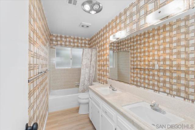 13128 Via Del Toro, Poway CA: https://media.crmls.org/mediaz/d892f95f-d4df-4b80-9e81-16c251f137f8.jpg