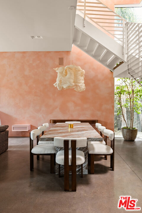 2341 Wilson Avenue, Venice CA: https://media.crmls.org/mediaz/d893d967-929c-4f64-8135-88f1978c9b44.jpg