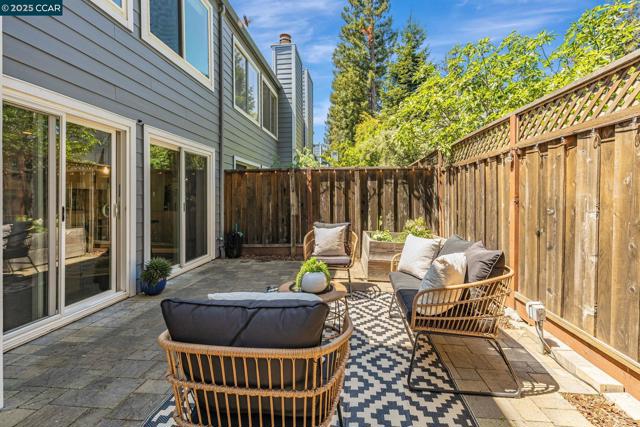 239 Ashley Cir, Danville CA: https://media.crmls.org/mediaz/d893da40-023d-4c61-9a25-9d29a8c1c40c.jpg