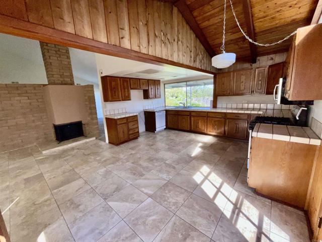 Detail Gallery Image 15 of 49 For 3128 Governor Dr, San Diego,  CA 92122 - 4 Beds | 2 Baths