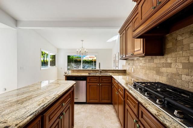 76101 Zuni Road, Indian Wells CA: https://media.crmls.org/mediaz/d895b8bd-6cfc-4e67-98f6-52d8120de8ed.jpg