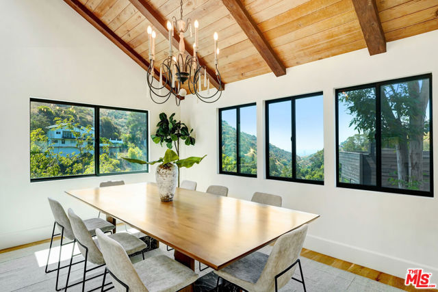 2506 Zorada Drive, Los Angeles CA: https://media.crmls.org/mediaz/d8960701-daa0-45db-ae7b-8d6463703bd6.jpg