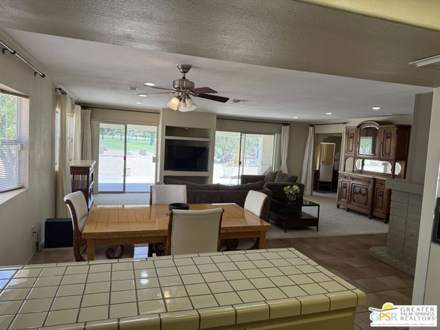 64670 Pinehurst Circle, Desert Hot Springs CA: https://media.crmls.org/mediaz/d8960a0c-7c9c-4eab-a466-0155ec31fd40.jpg