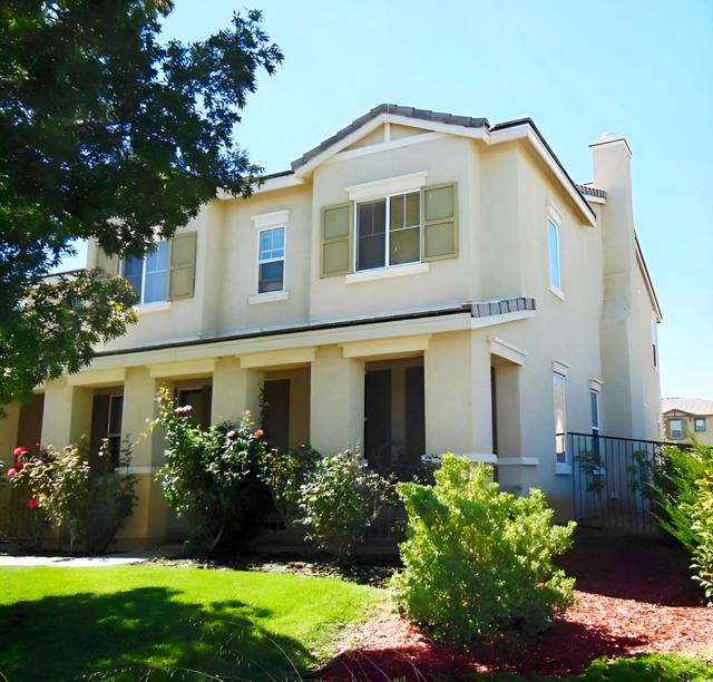2300 Thorncroft Circle, Palmdale CA: https://media.crmls.org/mediaz/d8966f16-814e-4c43-9174-8eacb3f79b34.jpg