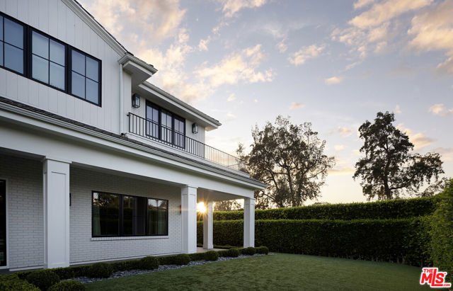 1628 Georgina Avenue, Santa Monica CA: https://media.crmls.org/mediaz/d8967186-3e84-40d3-bb46-06f96e721f68.jpg