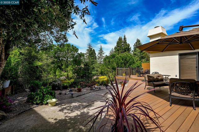 715 Blue Spruce Dr, Danville CA: https://media.crmls.org/mediaz/d8975e3e-718e-40f6-acd5-11add13a5a78.jpg