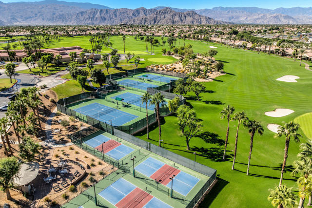 43328 Heritage Palms N Drive, Indio CA: https://media.crmls.org/mediaz/d897b0e4-b8b9-4764-bf0c-b4ac6eb7e51c.jpg