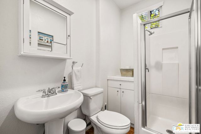 42776 Del Lago Court, Indio CA: https://media.crmls.org/mediaz/d8988927-8a48-4a47-a355-73808e24516e.jpg