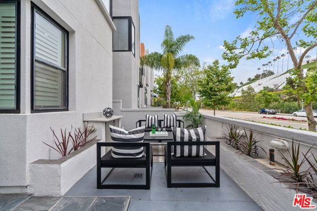 12923 Bluff Creek Drive, Los Angeles CA: https://media.crmls.org/mediaz/d898c1de-6341-48f1-add4-4e8b964d8a9e.jpg