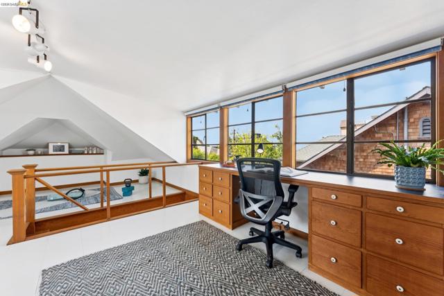 Image 31 of 60 For 2035 Francisco St