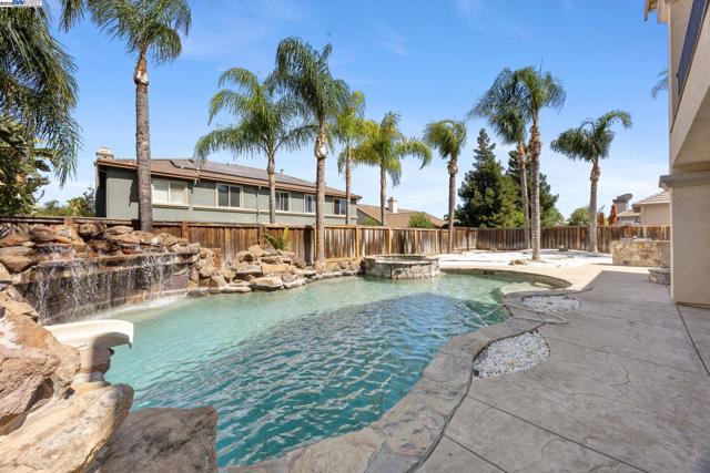 2132 Gold Poppy St, Brentwood CA: https://media.crmls.org/mediaz/d8992fcf-7555-49ce-b956-36040191f6aa.jpg