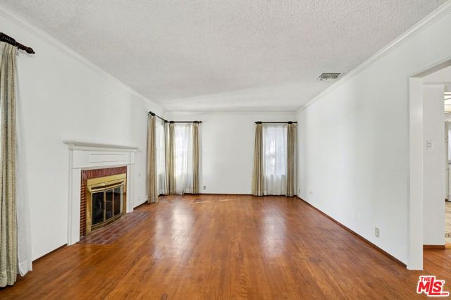 1314 Palms Boulevard, Venice CA: https://media.crmls.org/mediaz/d899b10b-e3b3-49e9-9467-7b62e2213d9c.jpg