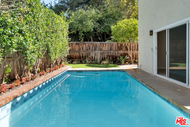 603 Racquet Club Lane, Thousand Oaks CA: https://media.crmls.org/mediaz/d89b23cb-92ac-4dea-a9e8-70b309d3082e.jpg