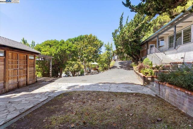 3491 Middleton Ave, Castro Valley CA: https://media.crmls.org/mediaz/d89b292a-4e54-4d38-ba9b-bb33ead5e03e.jpg