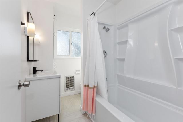513 Canyon Drive, Solana Beach CA: https://media.crmls.org/mediaz/d89b2dd0-a0c1-49c1-8d89-c05f0f747e9a.jpg