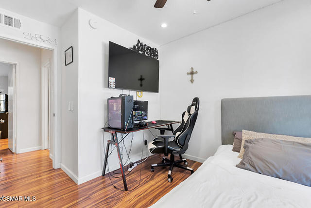8235 Mason Avenue, Winnetka CA: https://media.crmls.org/mediaz/d89c01f8-5176-4a69-9b95-f87fbcee4a1f.jpg