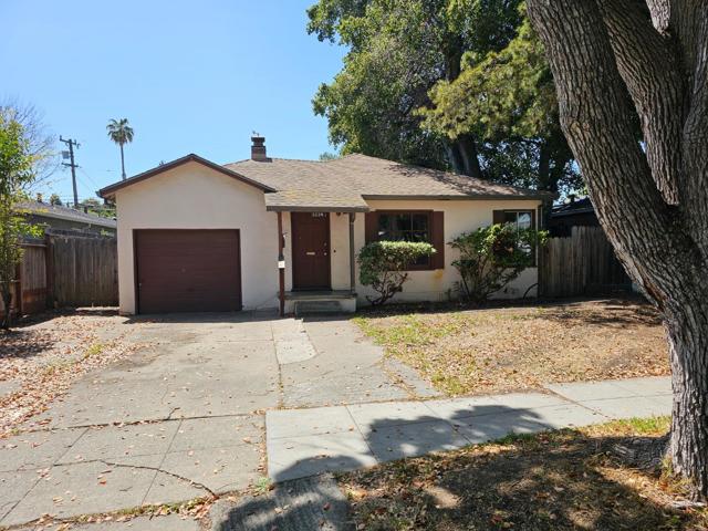 3234 Hoover Street, Redwood City CA: https://media.crmls.org/mediaz/d89c1b99-0ed2-4fbb-886e-c9334fb8fa46.jpg