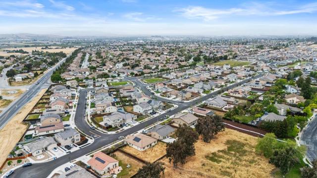 151 Tierra Del Sol, Hollister CA: https://media.crmls.org/mediaz/d89cf504-e39b-4ed2-b8d1-508d0e44abc7.jpg