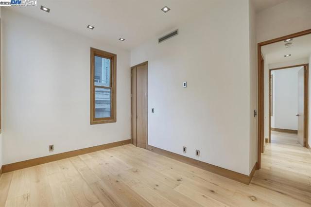 1208 Stanyan St, San Francisco CA: https://media.crmls.org/mediaz/d89d1d06-848c-4668-b486-f1787f9cfe43.jpg
