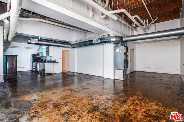 215 W 7th Street, Los Angeles CA: https://media.crmls.org/mediaz/d89d7483-c2c2-4cf1-ae11-c9c603e36e09.jpg