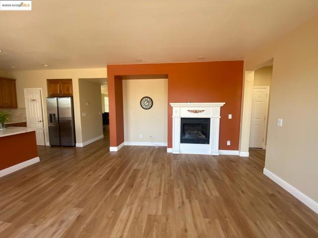 5509 Vista Ct, Richmond CA: https://media.crmls.org/mediaz/d89db72f-42e3-480f-a86c-2be35a3e7c30.jpg