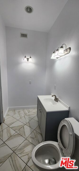 https://media.crmls.org/mediaz/d89de38c-245b-4145-a031-78cf55866db4.jpg?preset=X-Large