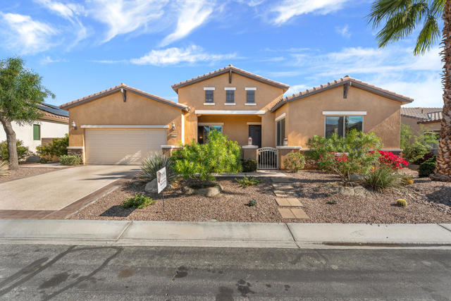 38756 Camino Aguacero, Indio CA: https://media.crmls.org/mediaz/d89e1ba8-5ca1-4200-9229-002776730be0.jpg